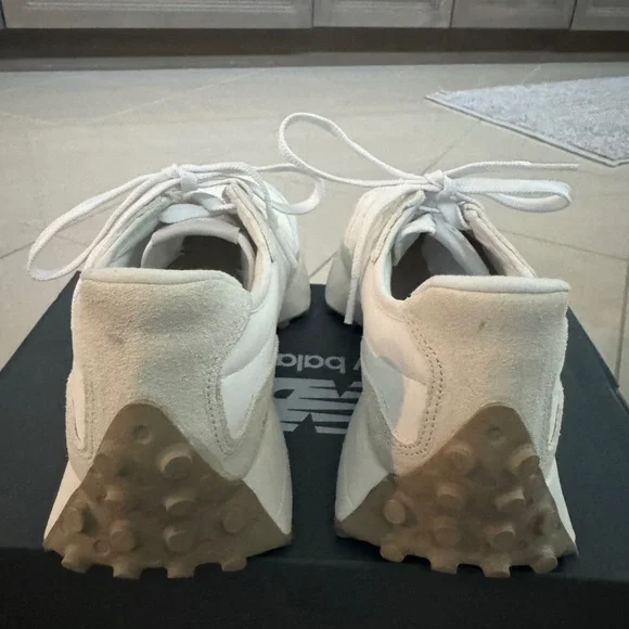 New Balance Women's 327-size 9-white/grey-NIB - Picture 3 of 7